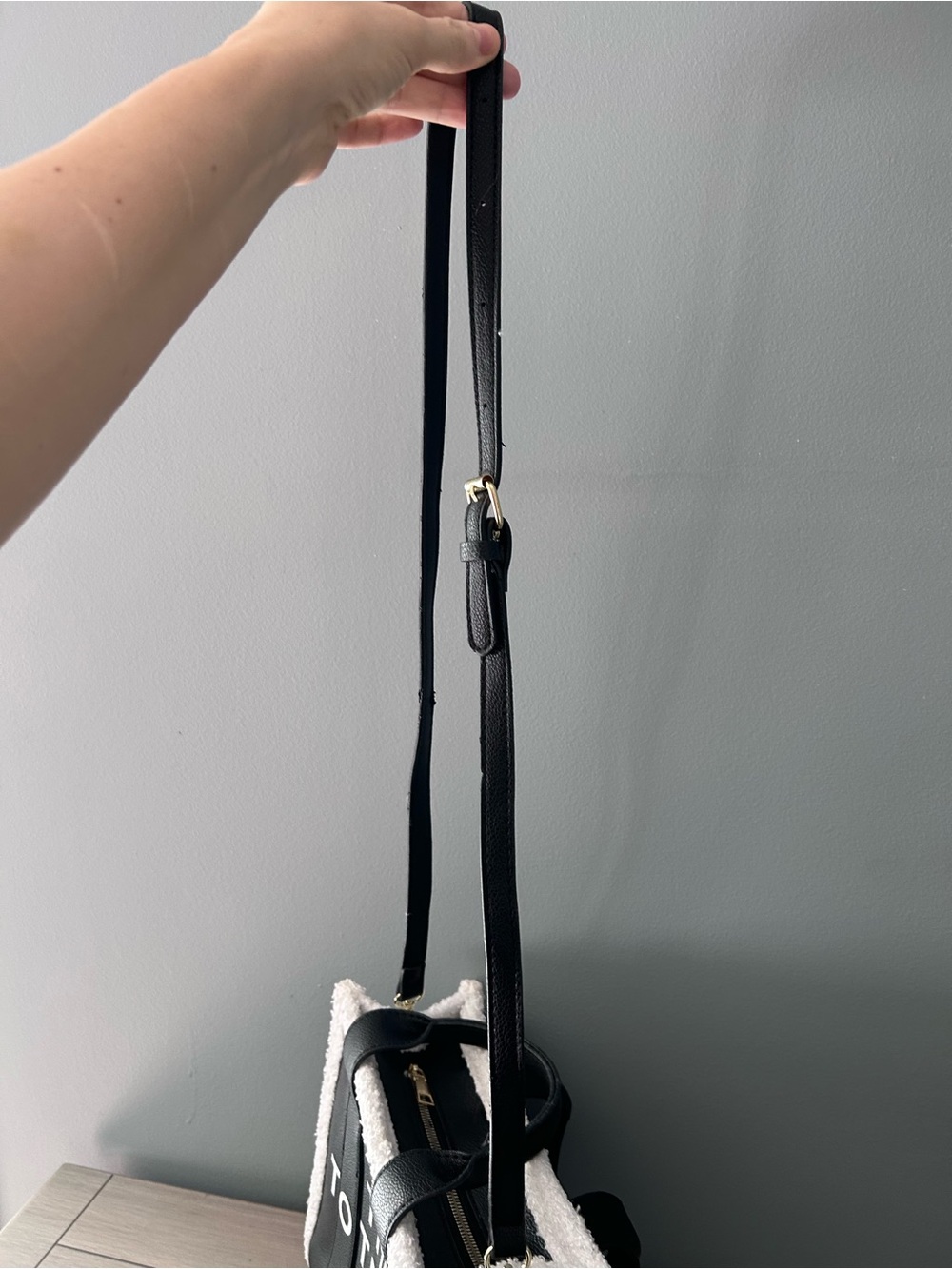 THE TOTE BAG Black and White Sherpa Trim Tote - Picture 11 of 12
